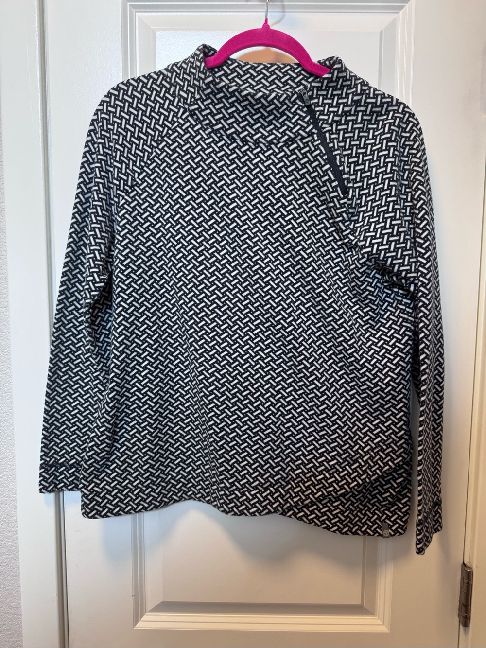 T by Talbots women’s M sweater top blue and white geometric print zip neck